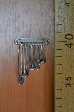hardened safety pin 2,5-5cm...